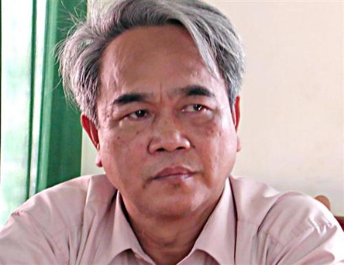 Nhà thơ Ngọc Bái.